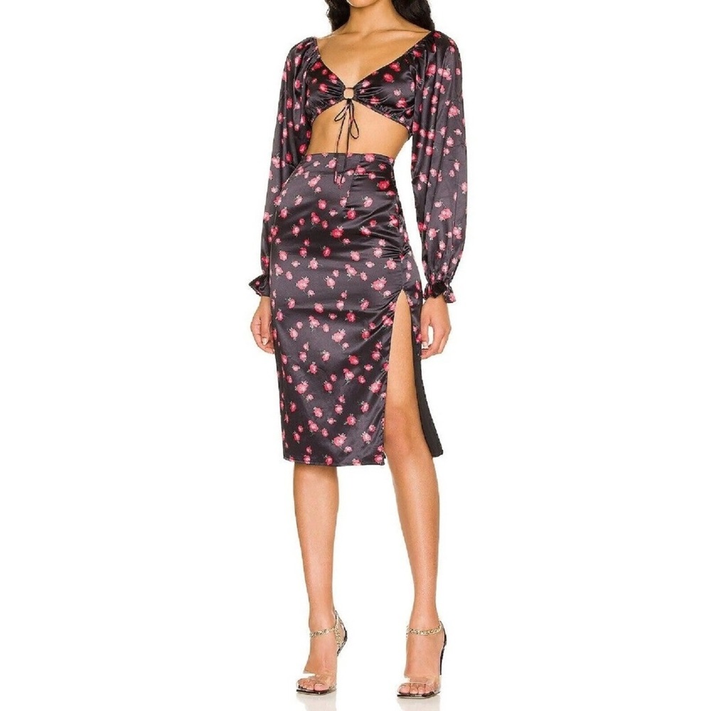 MORE TO COME Floral Set